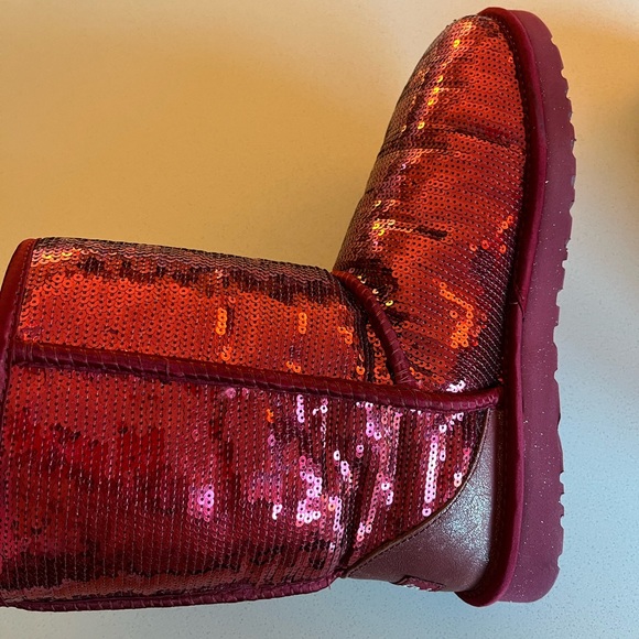 UGG Women’s Size 11 Sparkling Red Sequin Boots with Fuzzy Lining - Picture 6 of 16